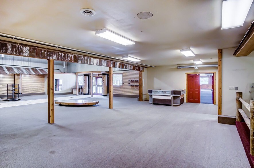 More Photos Of 20660 W Bowling Green Road, Weston Auto Repair For Lease