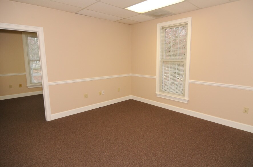 More Photos Of 103 Springfield Center Dr, Woodstock Office For Lease