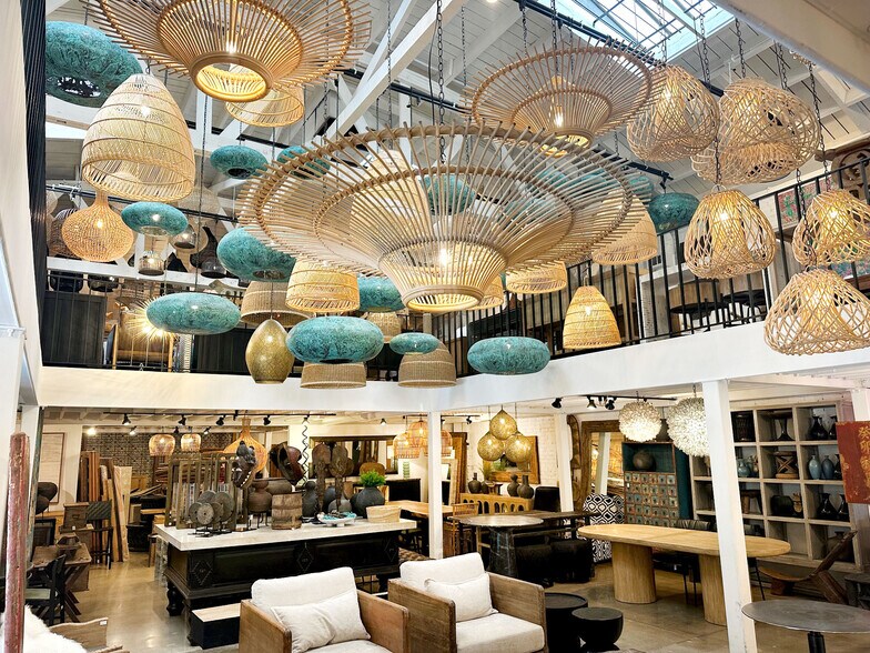 More Photos Of 611 S La Brea Ave, Los Angeles Storefront Retail Office For Sale