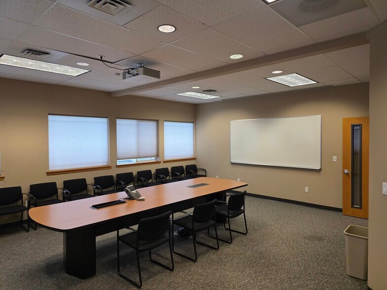 More Photos Of 2805 Saint Andrews Loop, Pasco Office For Lease