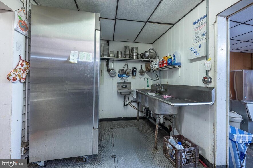 More Photos Of 820 N Black Horse Pike, Williamstown Bar For Sale