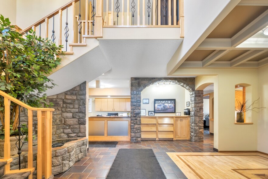 More Photos Of 118 Canal Gdns, Strathmore Light Distribution For Sale
