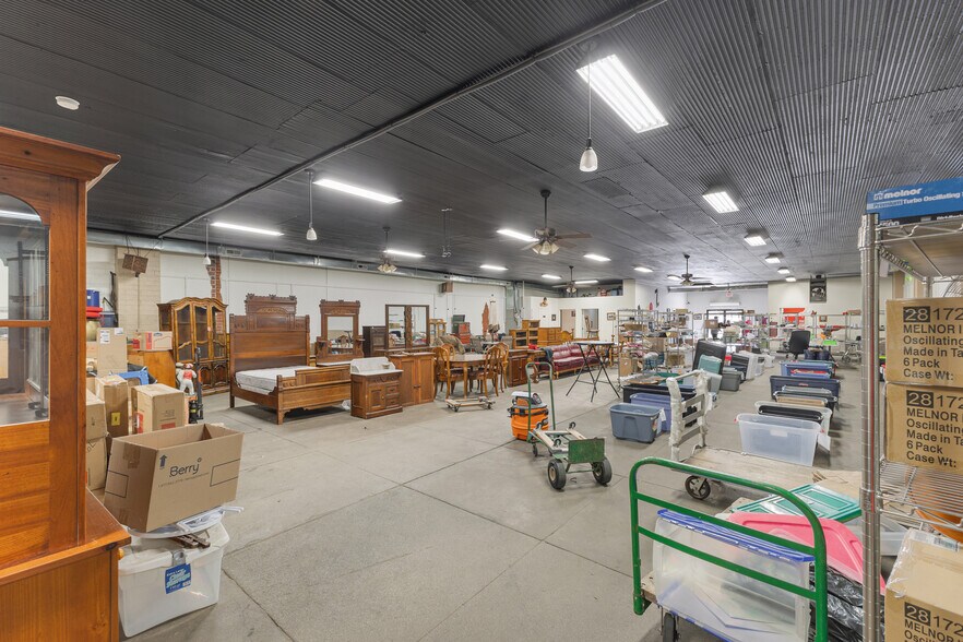 More Photos Of 160 E Morgan St, Martinsville Showroom For Sale