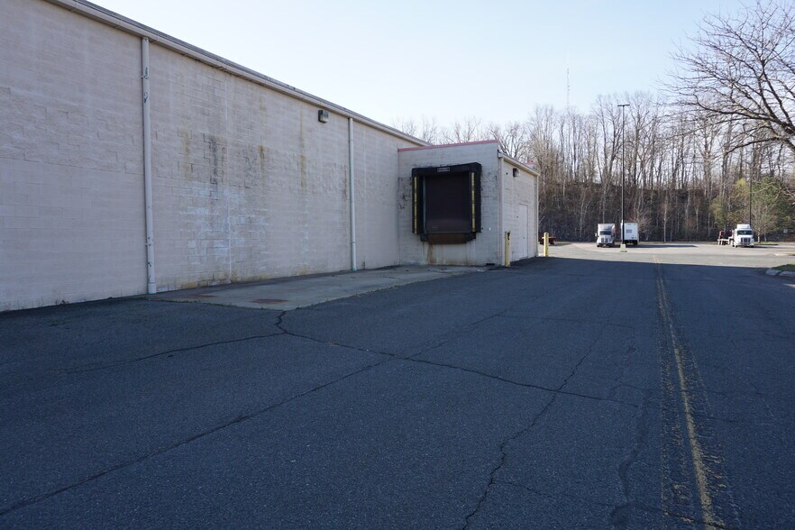More Photos Of 93 W Campbell Rd, Rotterdam Freestanding For Sale