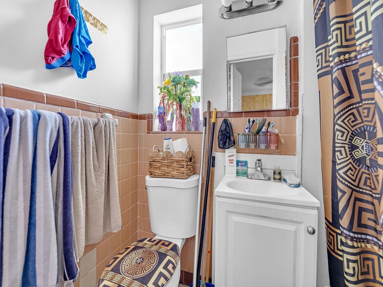 More Photos Of 700 NE 6th St, Hallandale Beach Apartments For Sale