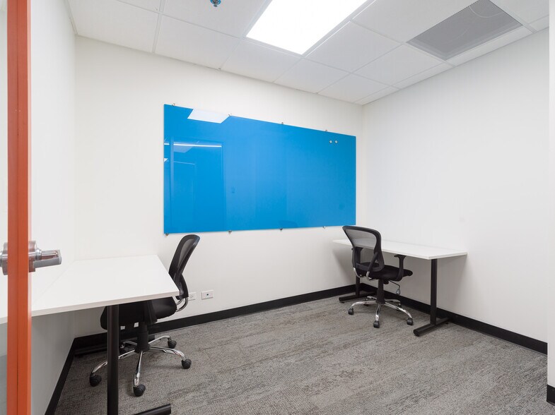 More Photos Of 211 W Wacker Dr, Chicago Office For Lease