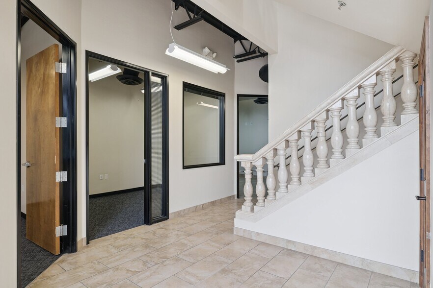 More Photos Of 9096 E Bahia Dr, Scottsdale Showroom For Sale