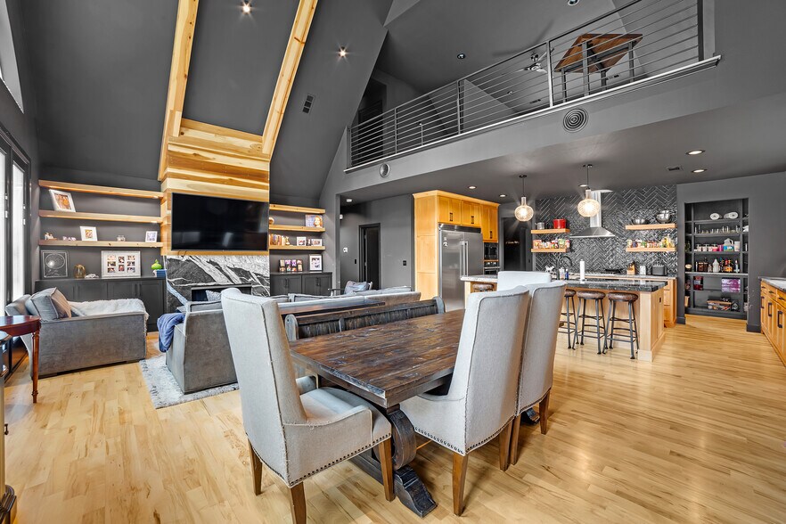 More Photos Of 446724 E 390 Rd, Langley Hotel For Sale