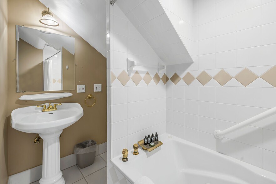 More Photos Of 635 Bay St NE, Saint Petersburg Hospitality For Sale