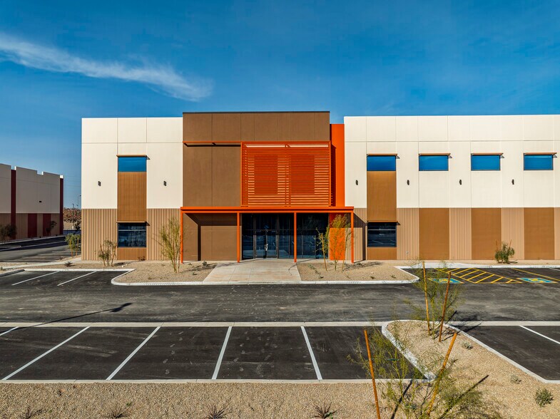 More Photos Of 3305 S Sossaman Rd, Mesa Distribution For Sale