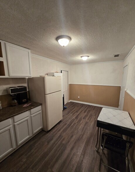 More Photos Of 1444 S A St, Elwood Freestanding For Sale