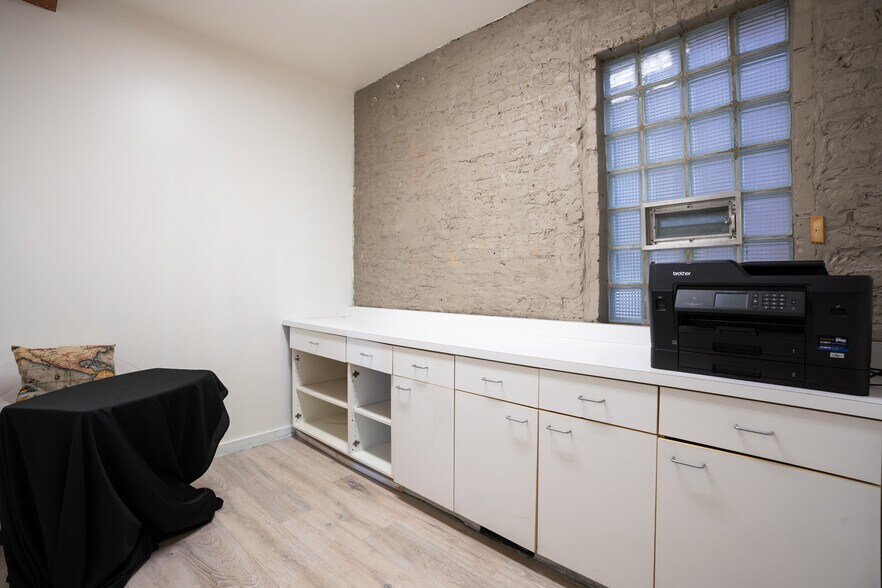 More Photos Of 2331 N Elston Ct, Chicago Industrial For Sale