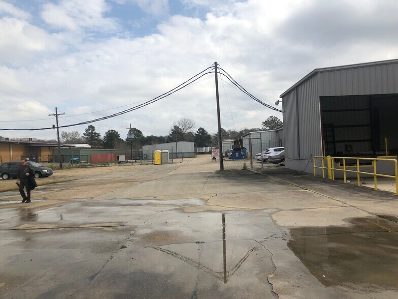 More Photos Of 3000 Main St, Baker Warehouse For Lease