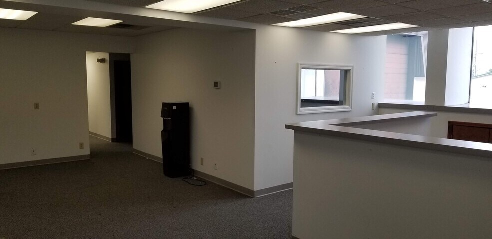 More Photos Of 2750 N Burkhardt Rd, Evansville Office For Lease