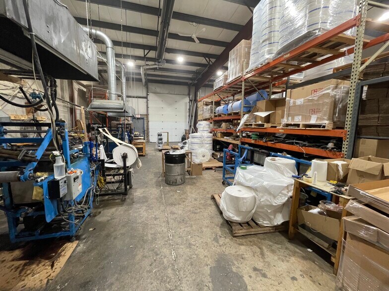 More Photos Of 576 Elgin St, Brantford Warehouse For Lease