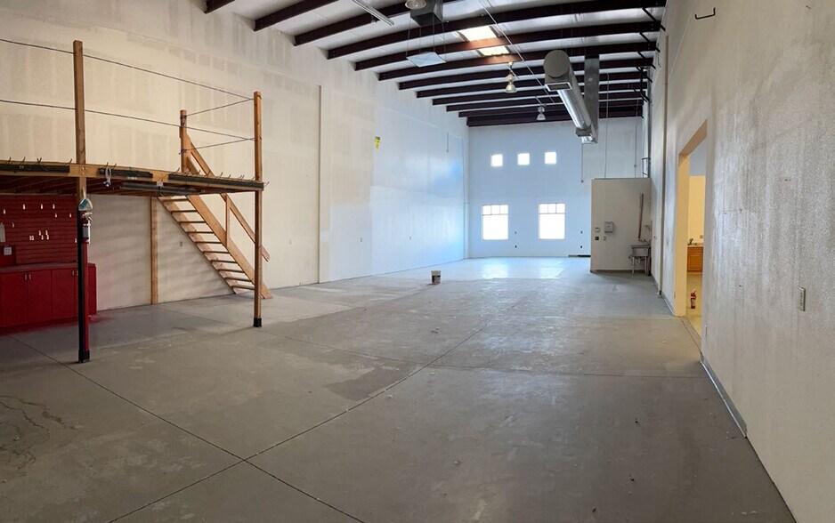 More Photos Of 2420 Midtown Pl NE, Albuquerque Warehouse For Sale