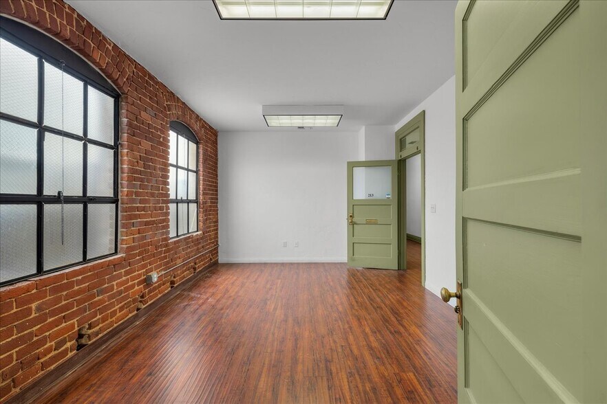 More Photos Of 1002-1008 S Pacific Ave, San Pedro Storefront Retail Office For Lease