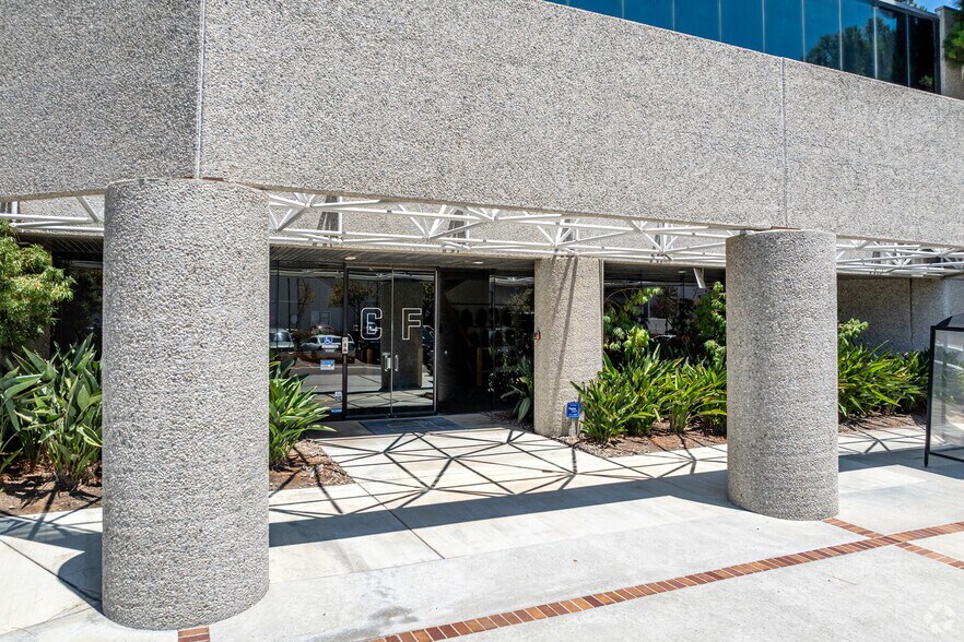 More Photos Of 7345 Orangewood Ave, Garden Grove Warehouse For Lease