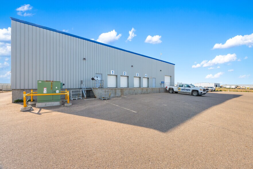 More Photos Of 5267 67 Av, Lloydminster Warehouse For Sale