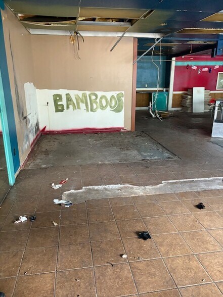 More Photos Of 4500 Commercial Way, Spring Hill General Retail For Lease