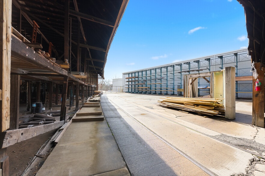 More Photos Of 715 W Pike St, Clarksburg Mixed Retail For Sale