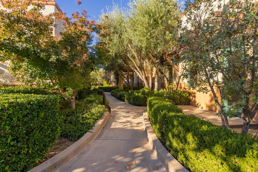 More Photos Of 407 Bryant Cir, Ojai Office For Sale