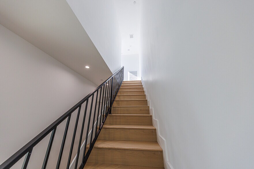 More Photos Of 2938 S Sycamore Ave, Los Angeles Apartments For Sale