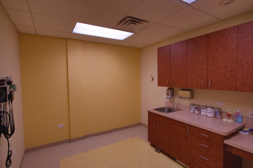 More Photos Of 10741-10745 W 165th St, Orland Park Office For Sale