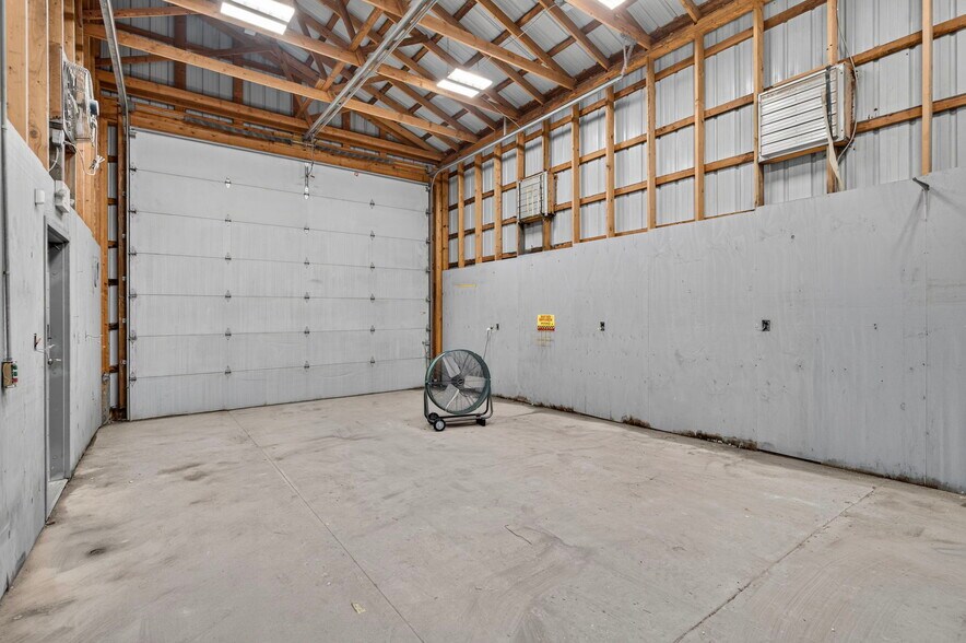 More Photos Of 287 Evergreen Rd, Strafford Industrial For Lease