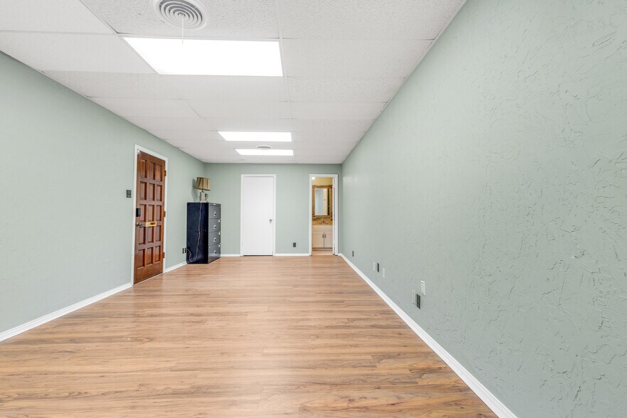 More Photos Of 101 S Main St, Quitman Office For Sale