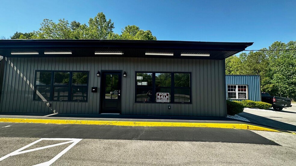 More Photos Of 430 E Broad St, Smithville Showroom For Sale