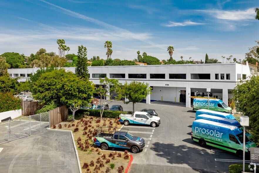 More Photos Of 5701 Buckingham Pky, Culver City Warehouse For Lease