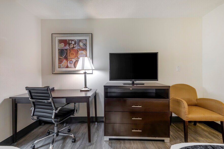 More Photos Of 996 E Interstate 30, Rockwall Hotel For Sale