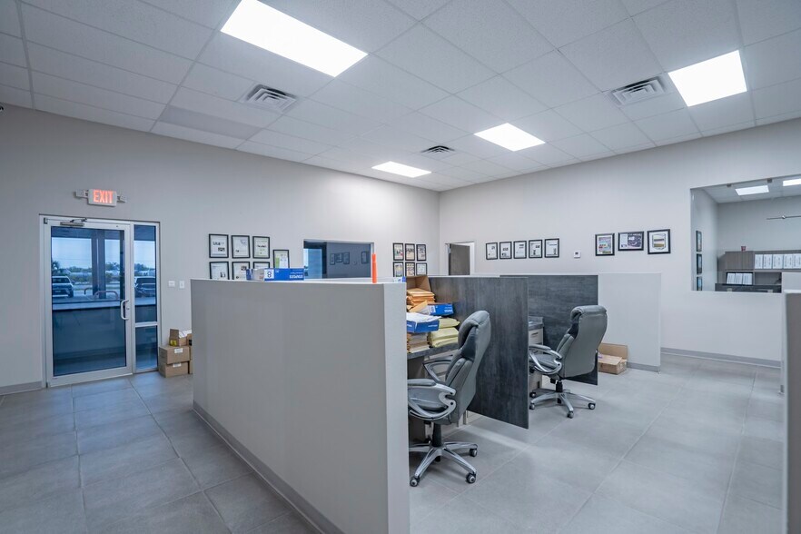 More Photos Of 10500 S Cage Blvd, Pharr Service Station For Sale