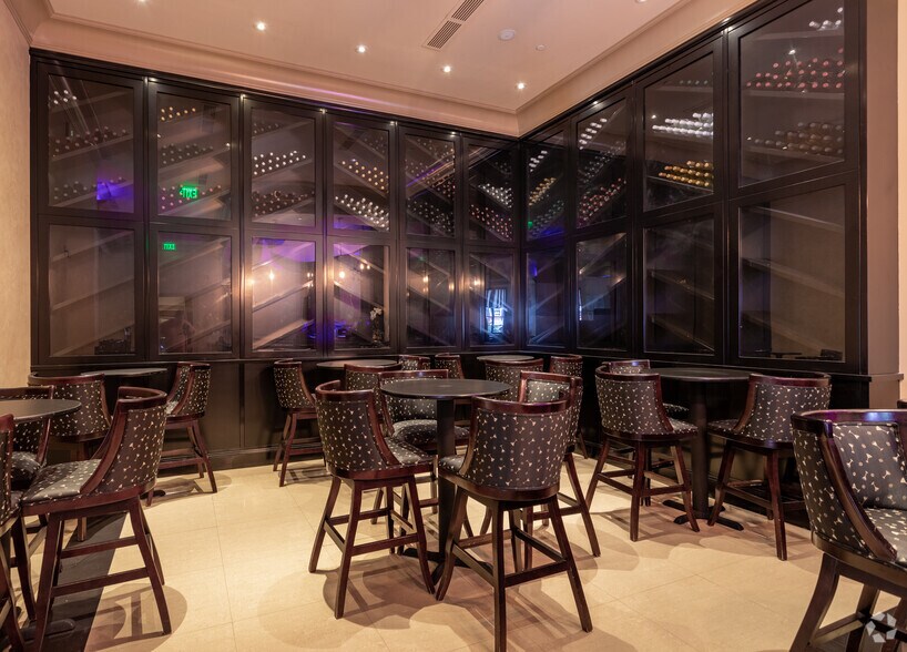 More Photos Of 18 N 6th St, Allentown General Retail For Sale