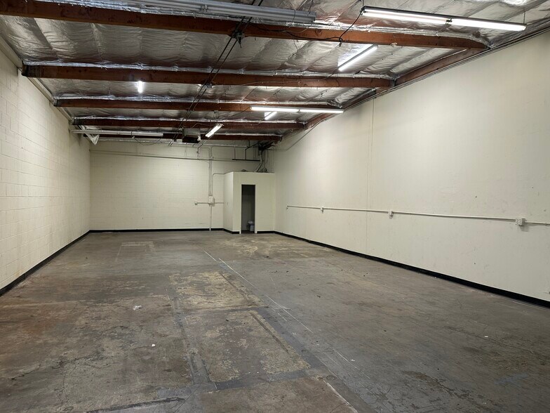 More Photos Of 9600 Cozycroft Ave, Chatsworth Warehouse For Lease