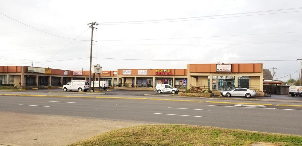 More Photos Of 2115 61st St, Galveston Storefront Retail Office For Lease