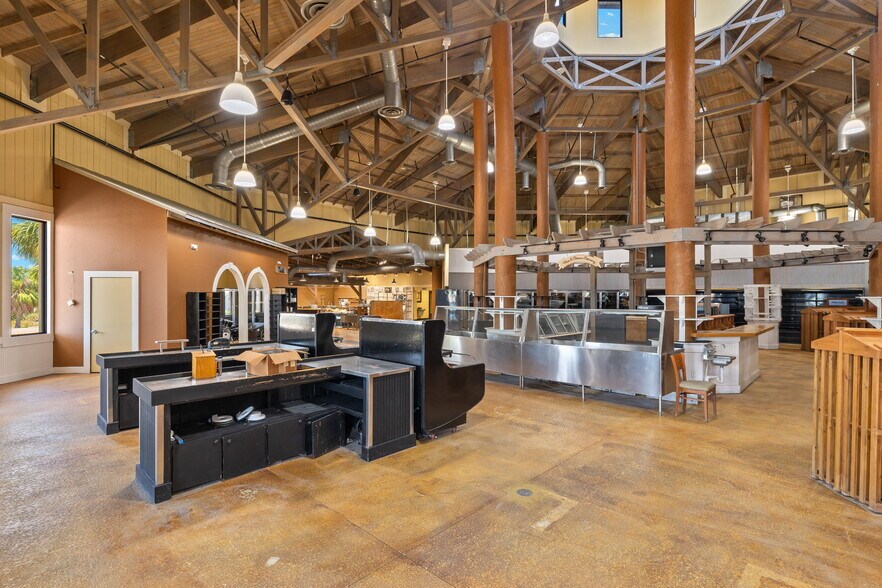 More Photos Of 17650 San Carlos Blvd, Fort Myers Supermarket For Sale