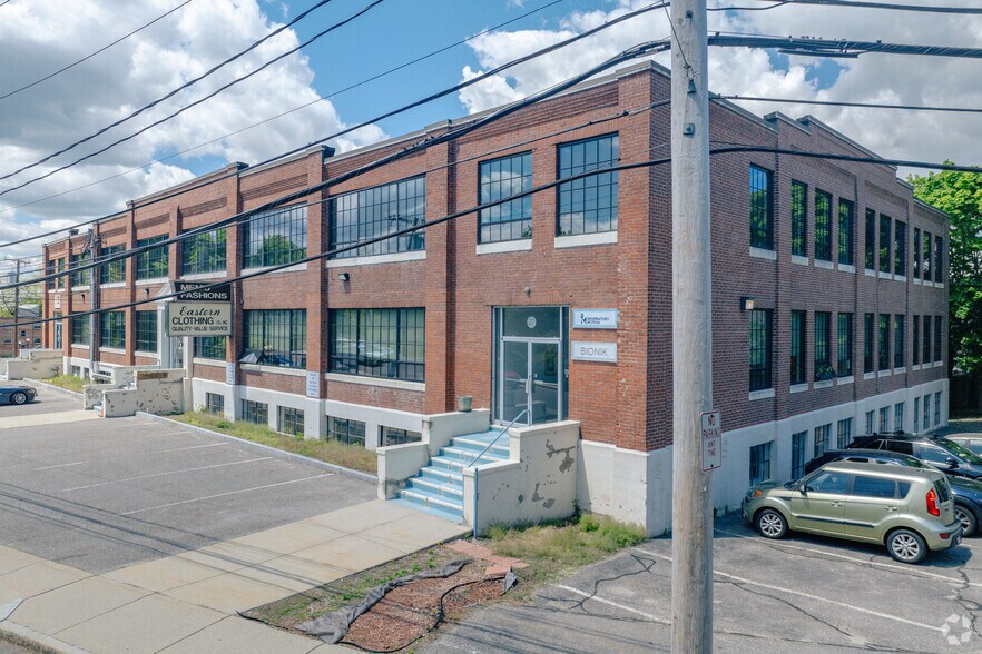 More Photos Of 80 Coolidge Hill Rd, Watertown Office For Lease