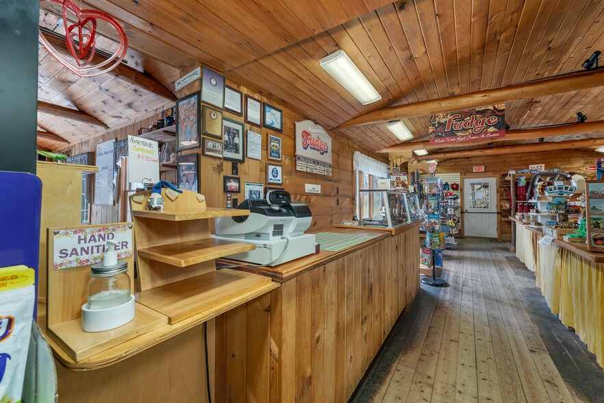 More Photos Of 1955 Presidential Hwy, Jefferson Restaurant For Sale