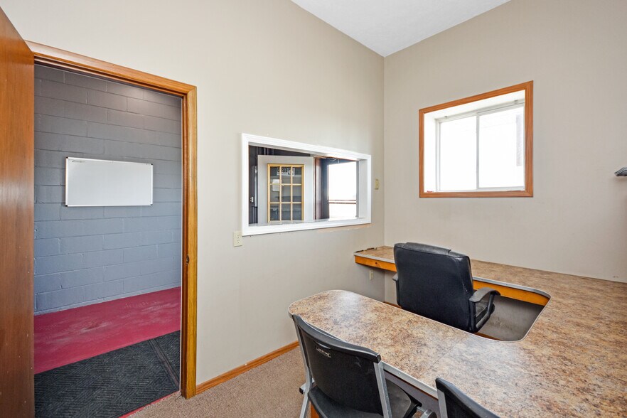 More Photos Of 100 W Falcon Hwy, Flanagan Flex For Sale