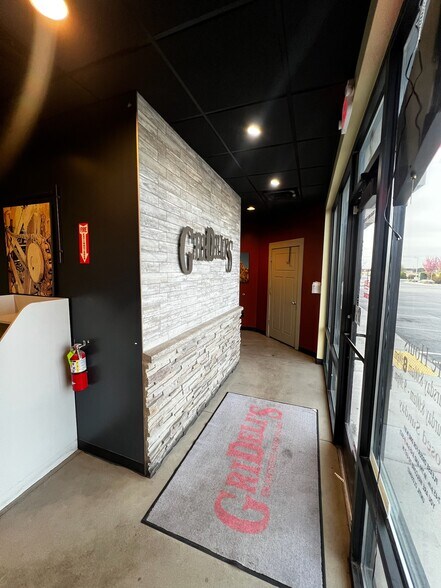 More Photos Of 380 N 2000 W, Marriott Slaterville Storefront For Sale