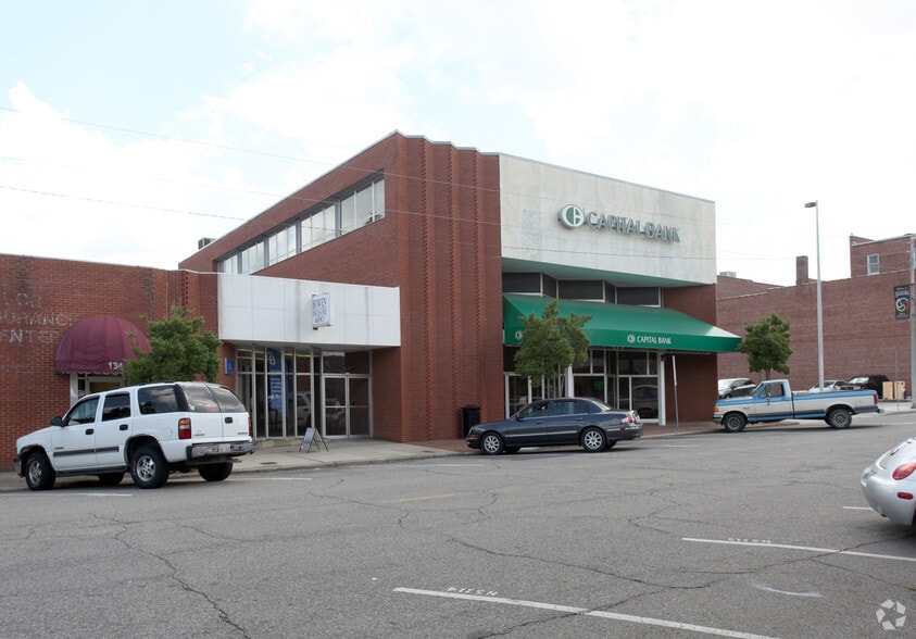 More Photos Of 130 N Steele St, Sanford Storefront Retail Office For Lease