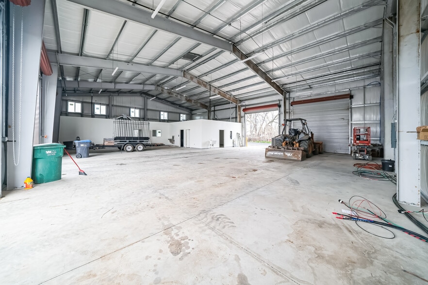 More Photos Of 2330 E Kaviland Ave, Fresno Light Manufacturing For Sale