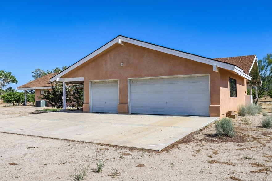 More Photos Of 34810 largo vista rd, Llano Airport For Sale