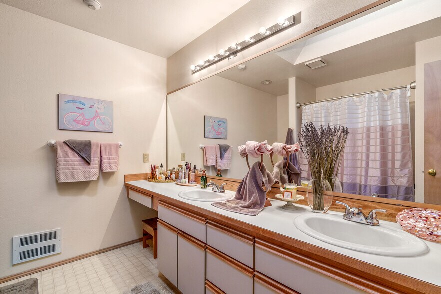 More Photos Of 5911 200th St SW, Lynnwood Apartments For Sale