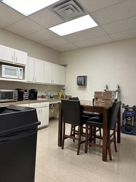 More Photos Of 4601 Hollow Tree Dr, Arlington Office For Lease