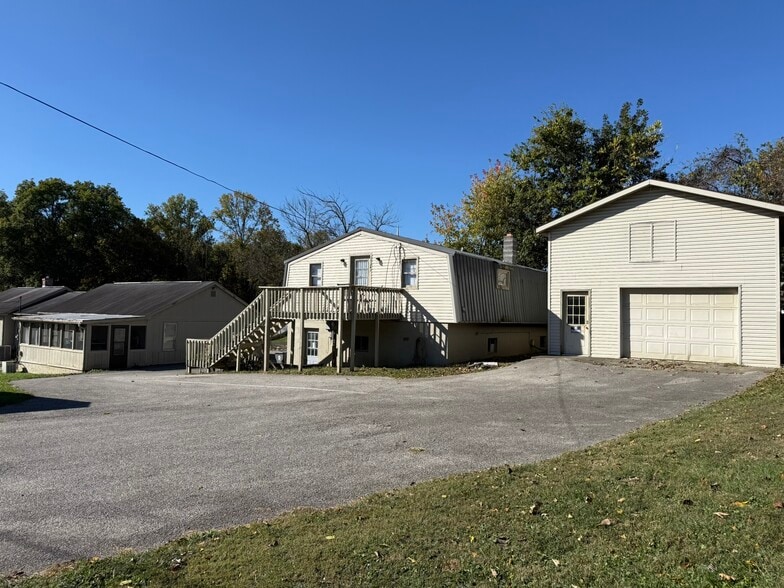 More Photos Of 1016 W Country Club Dr, Bloomington Multifamily For Sale