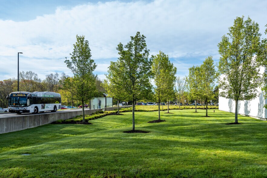 More Photos Of 115 Tripps Ln, Riverside Flex For Lease