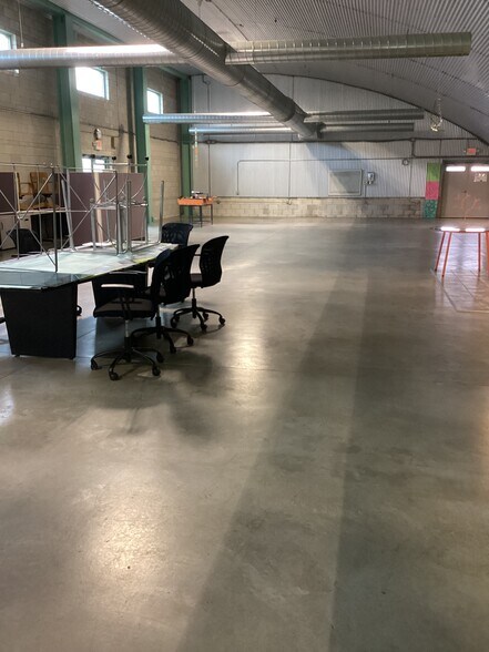 More Photos Of 360 E State Line Rd, Toledo Light Manufacturing For Lease